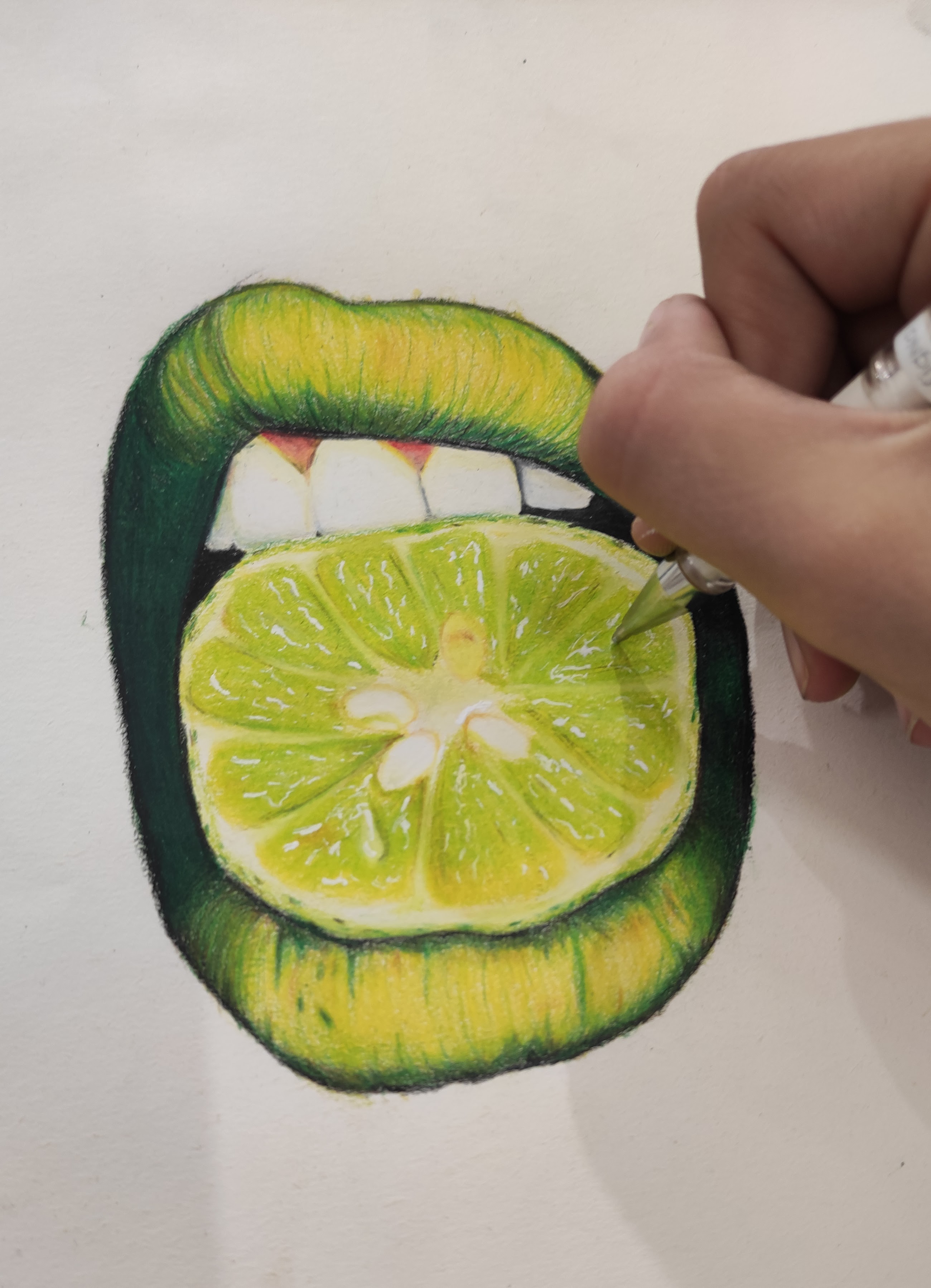 BOCA PINTADA A LAPIZ